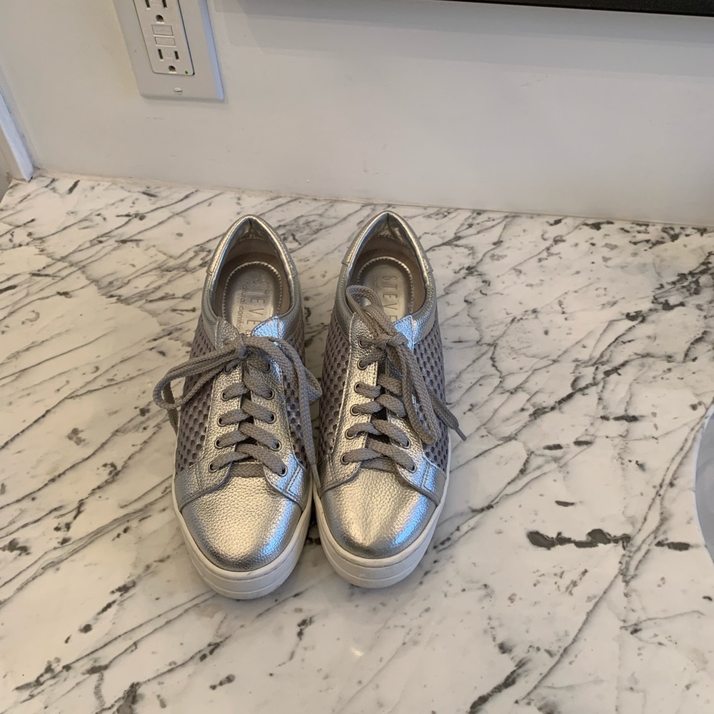 Steve Madden Silver Running Shoes 7 1/2 M